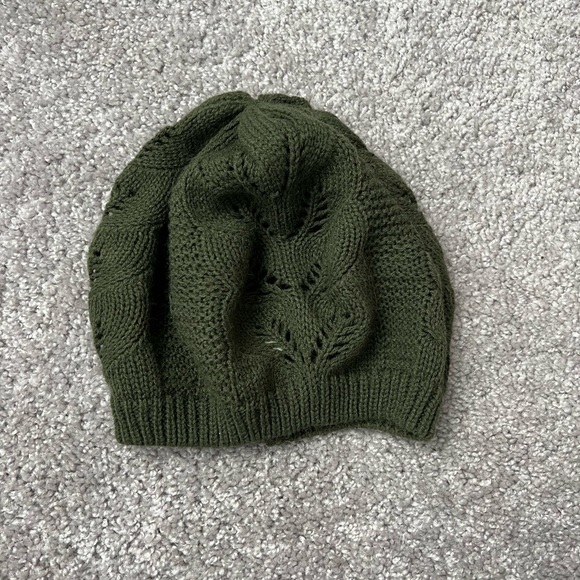 Knitted Beanie Beret hat - Picture 3 of 4